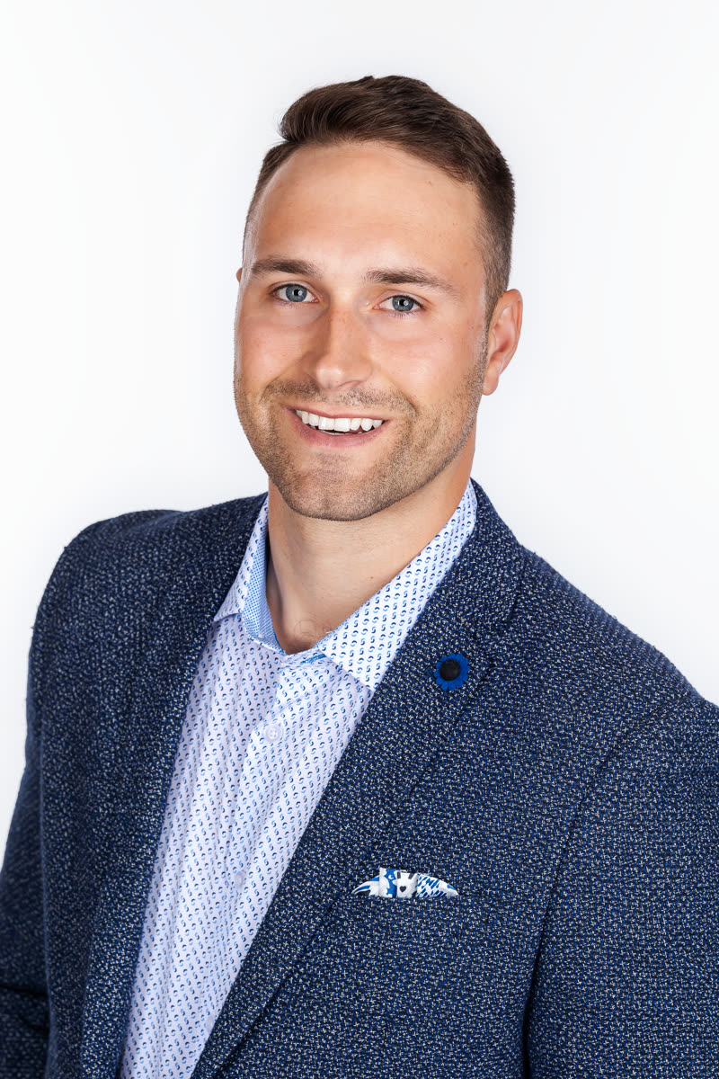 Mackenzie Hinschberger, Sales Representative