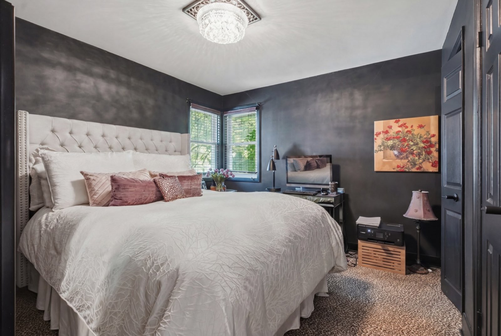 Primary bedroom, 7 Northcrest Drive, marketed by Hinsch Realty